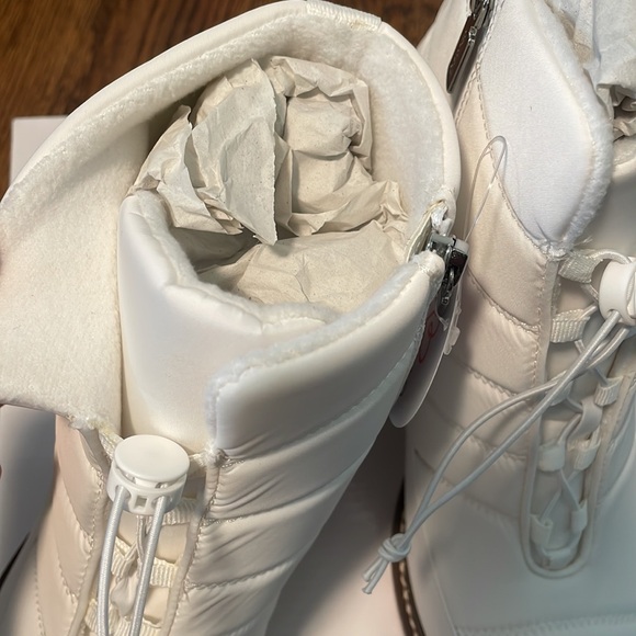 Daisy Blondo White Booties - Picture 4 of 4